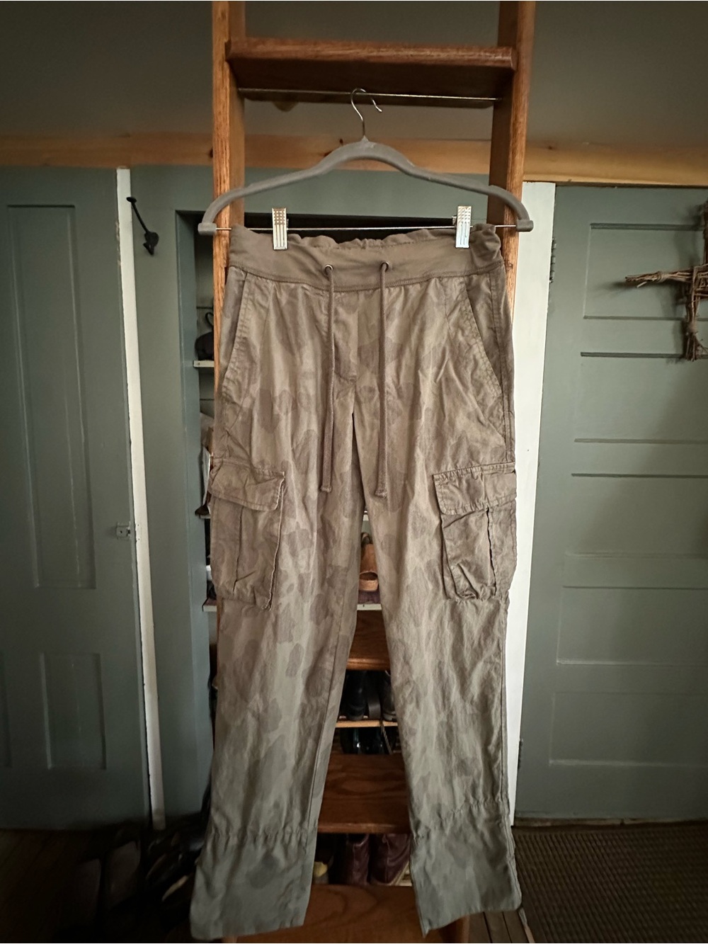 James Perse Cargo Drawstring Pants in Muted Camo XS